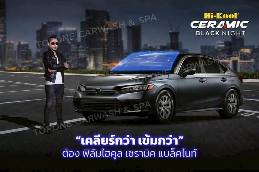ภาพโฆษณาฟิล์ม Hi-Kool Ceramic Black Night กับรถซีดานสีเทาเข้มในลานจอดรถยามค่ำ